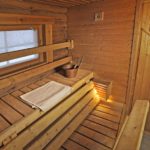 Karhunluolan sauna puukiukaalla