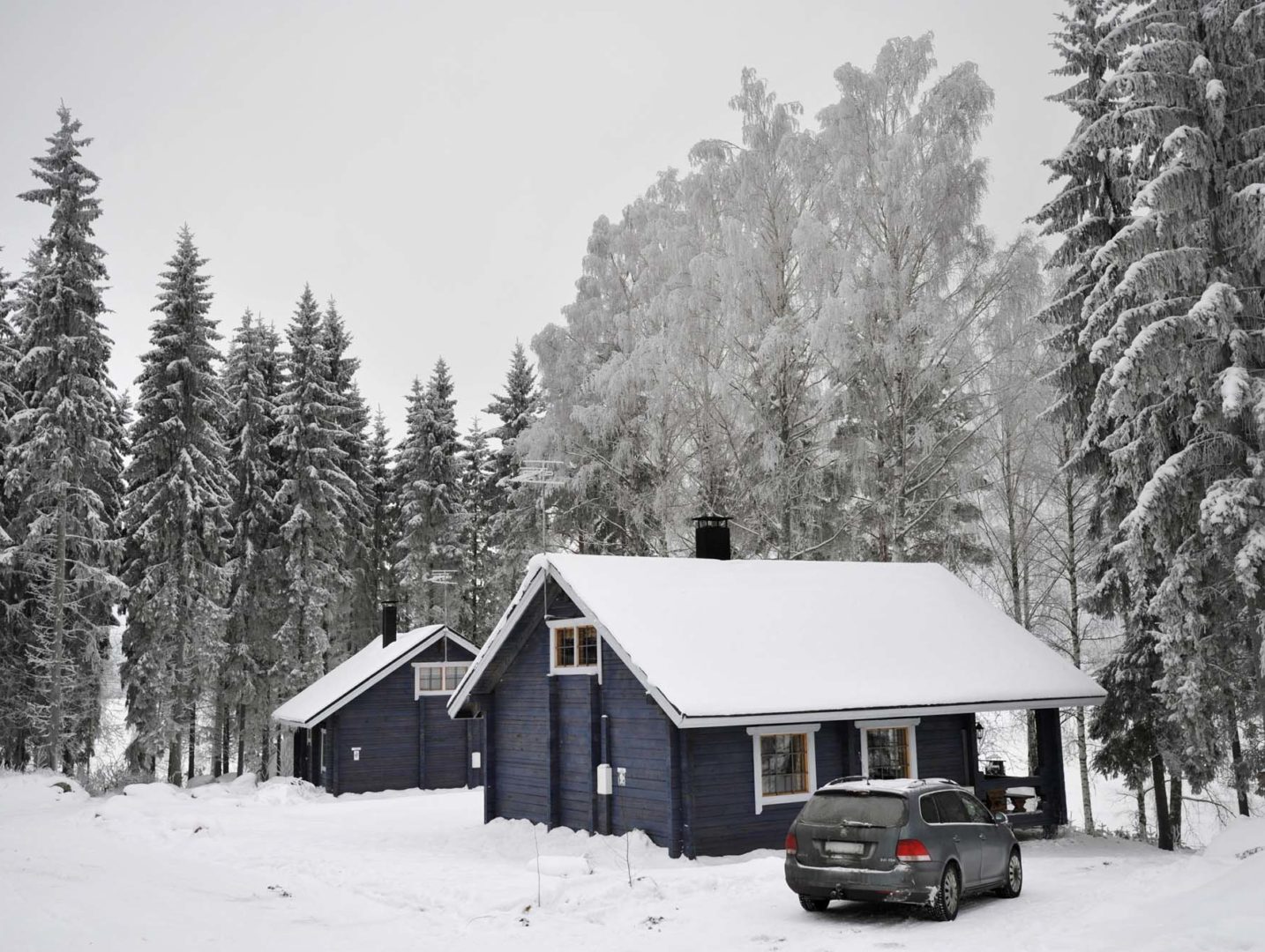 Marjamökkejä talviasuissaan Iso-Roineen rannalla Kanta-Hämeessä