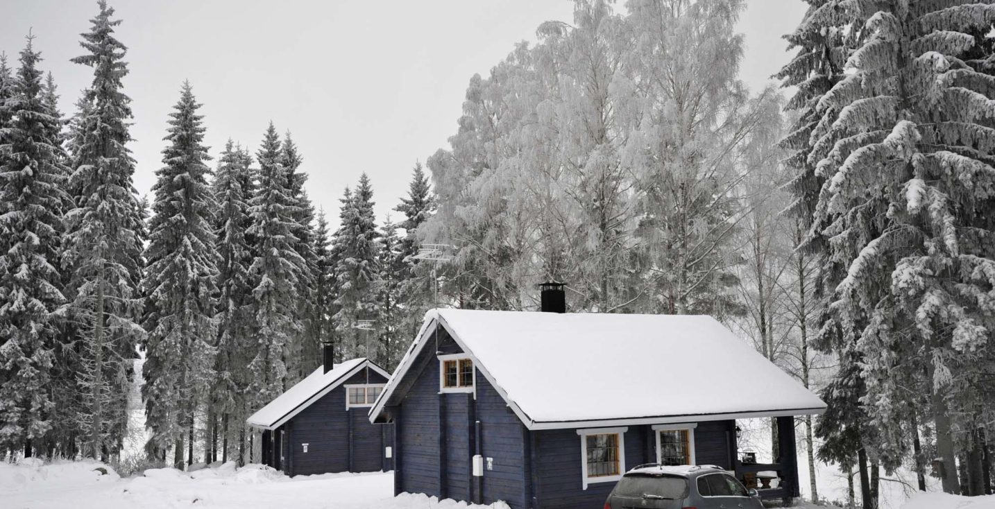 Marjamökkejä talviasuissaan Iso-Roineen rannalla Kanta-Hämeessä.