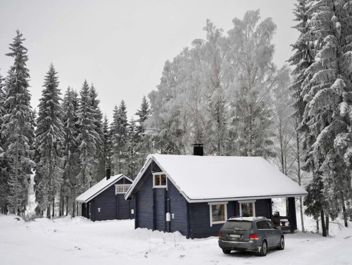 Marjamökkejä talviasuissaan Iso-Roineen rannalla Kanta-Hämeessä.