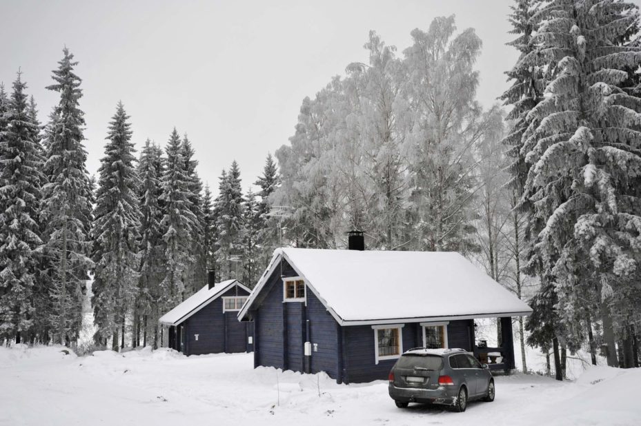 Marjamökkejä talviasuissaan Iso-Roineen rannalla Kanta-Hämeessä.