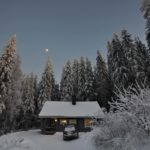 Talvinen metsä ja kuunvalo Kanta-Hämeessä.