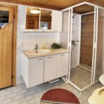 Oravanpesän wc ja pesutila sekä sauna