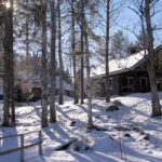 Varpu-mökki Iso-Roineelta päin