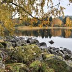 Syksyinen maisema Kärkimökin rannasta