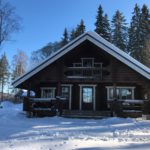 Kärkimökin kuisti talvella