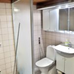 Kärkimökin wc, jossa sijaitsee myös sauna ja pesutilat