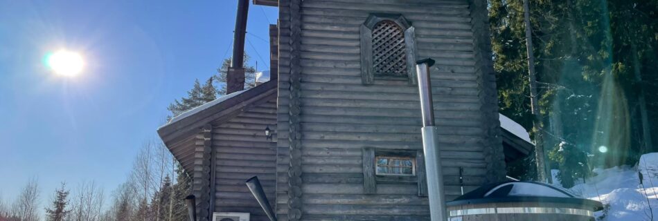 Härkälinnan päädyssä sijaitseva palju (vuokrattavissa erikseen).