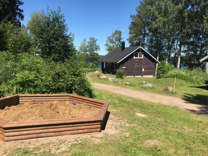 Varpu mökki Iso-Roineen rannalla Hauholla Leppäniemessä